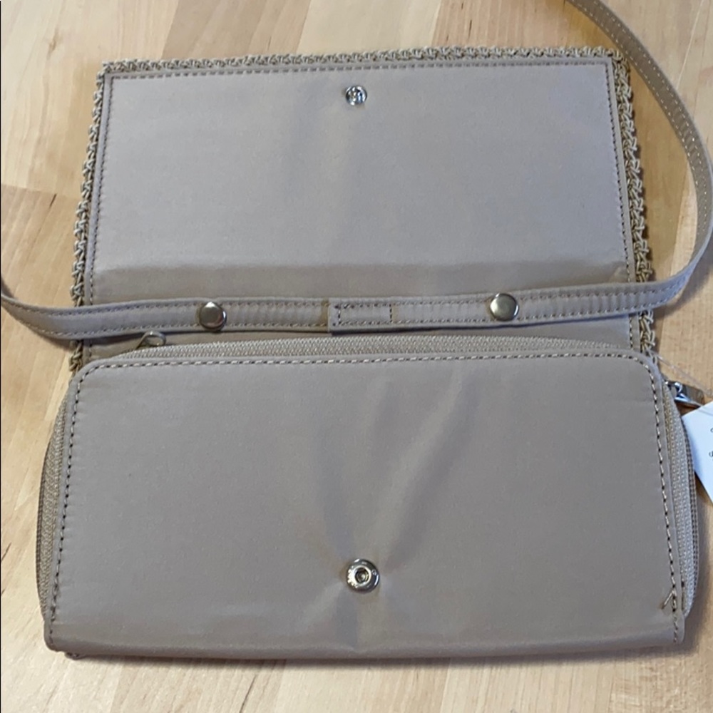 Liz Claiborne Neutral Crossbody/ Clutch - Picture 4 of 8